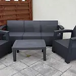 Home, 4 Bedrooms, Private Garden 別荘
