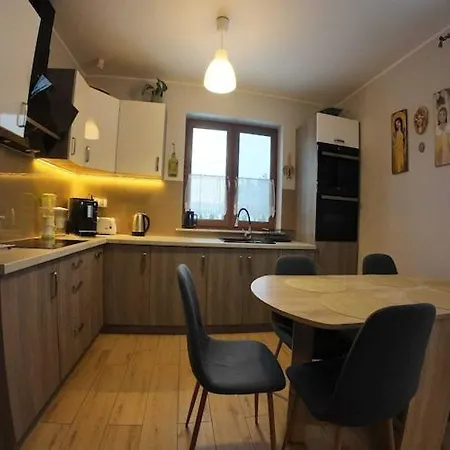 Home, 4 Bedrooms, Private Garden