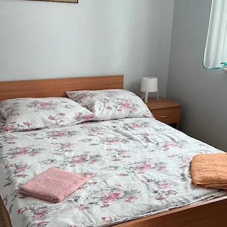 Home, 4 Bedrooms, Private Garden *