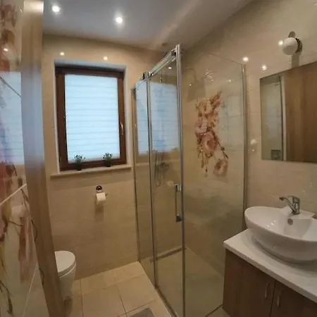 Home, 4 Bedrooms, Private Garden بيت للعطل